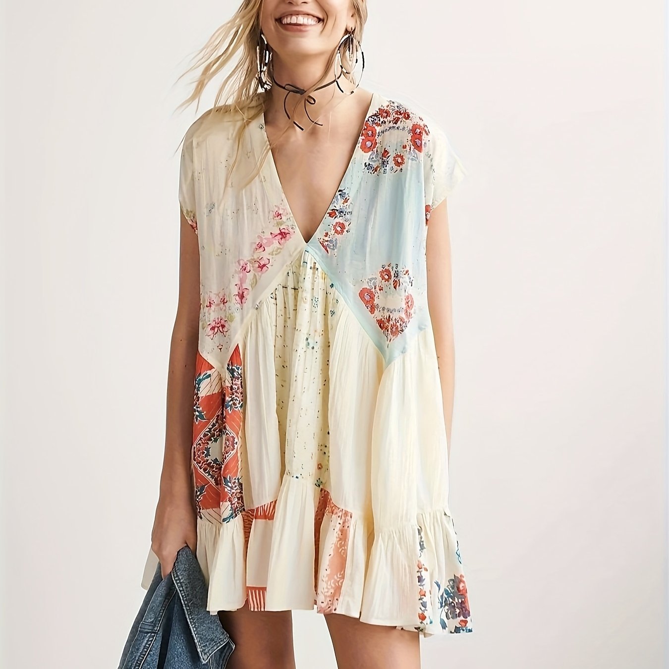 Women&#39;S Printed Dress With Deep V-neck, Beautiful And Elegant