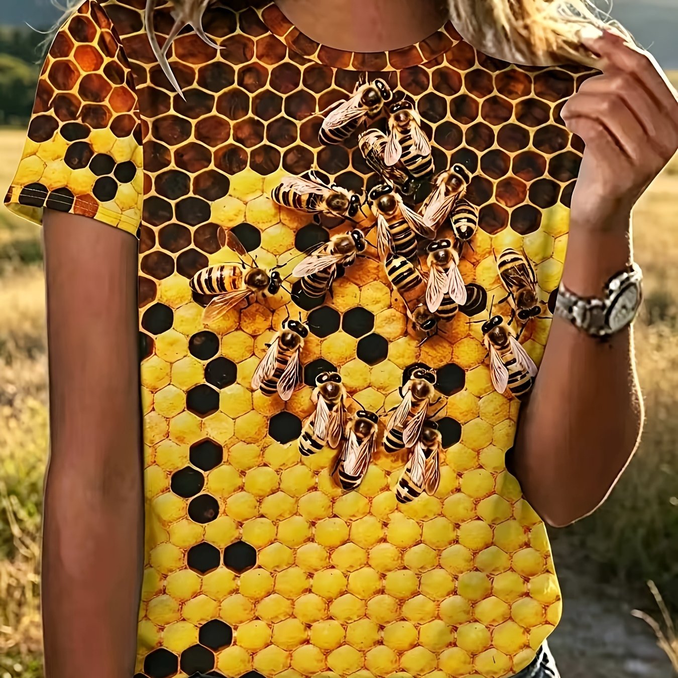 TEMU Printed Design - Textured-free Women's Casual T-shirt - Women's Casual Short-sleeve T-shirt With Abstract Bee And Honeycomb Print - And Black