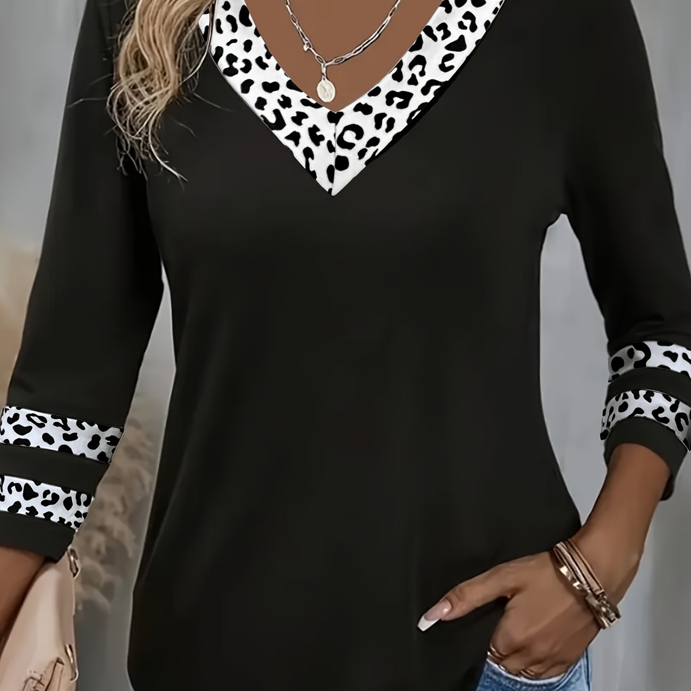 Leopard Print Contrast V-neck 3/4 Sleeve T-shirt Top