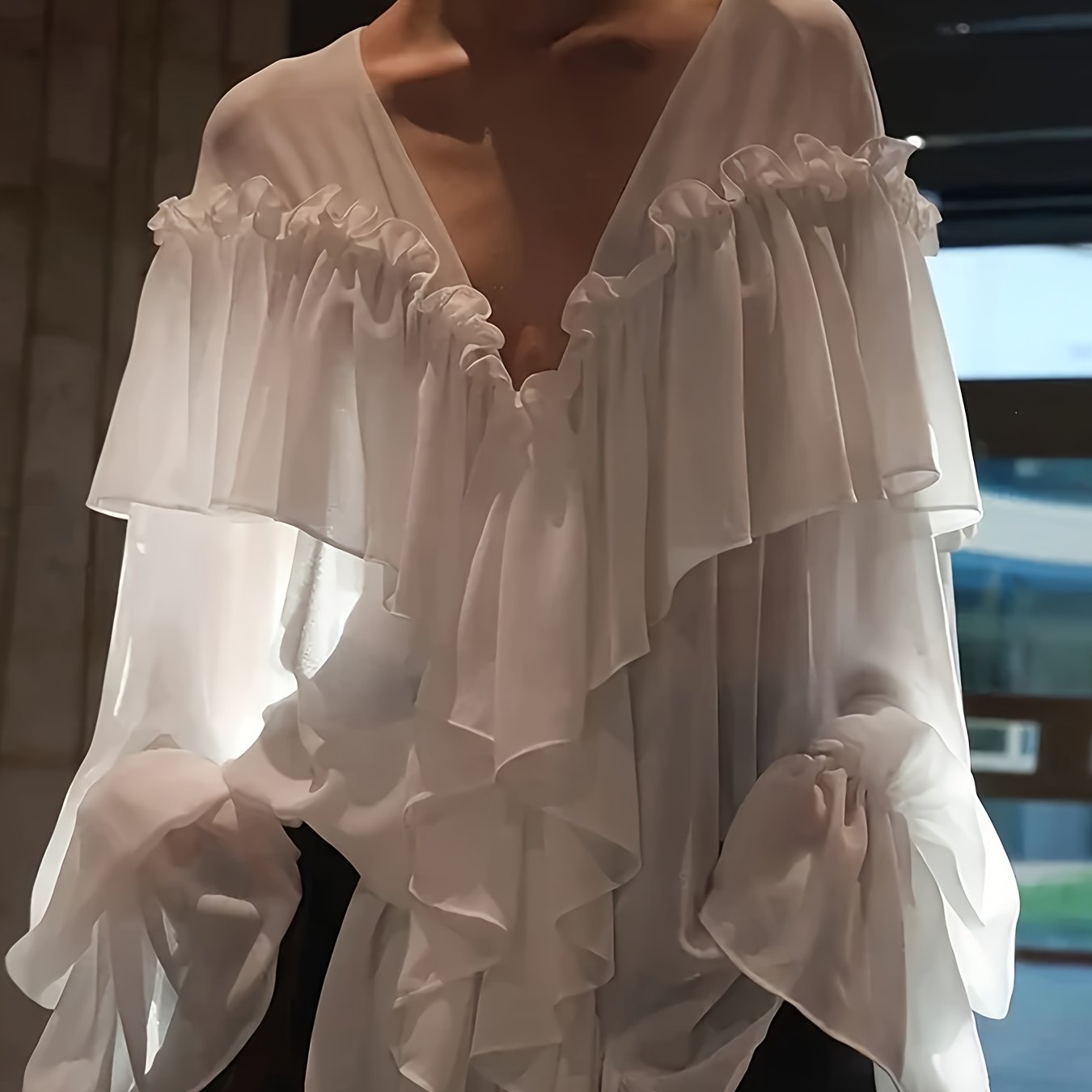 E-shop Durchsichtige Sommer-Strandbluse mit V-Ausschnitt – Halbtransparentes, locker geschnittenes Langarmshirt mit Schlitzsaum & ausgestelltem