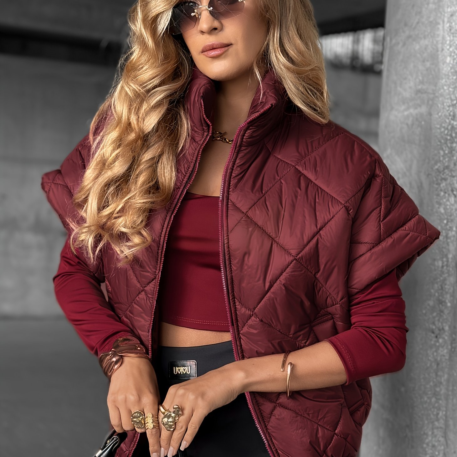 Women's Sleeveless Short Jacket with Full Zipper and Pockets