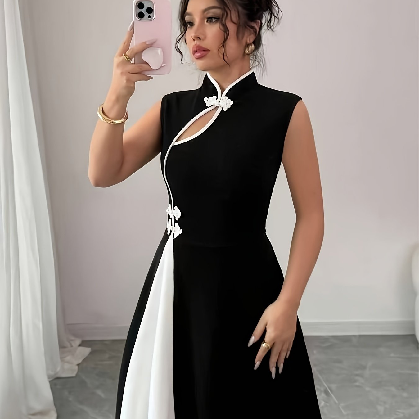 Elegantna, izpopolnjena in modna nova kitajska obleka brez rokavov v slogu Cheongsam za družice, črno-bela barvna kombinacija, stoječ ovratnik