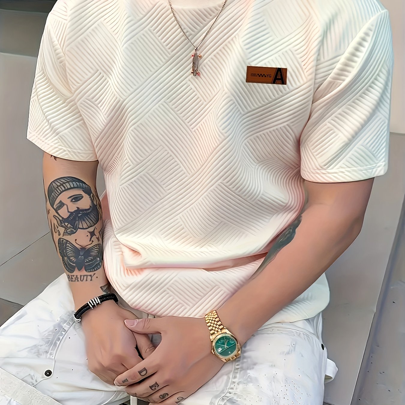 E-shop Lässiges Herren T-Shirt mit kurzen Ärmeln und geschnitztem Muster, 100% Polyester, Rundhalsausschnitt, leicht elastisch, formelles Oberteil in