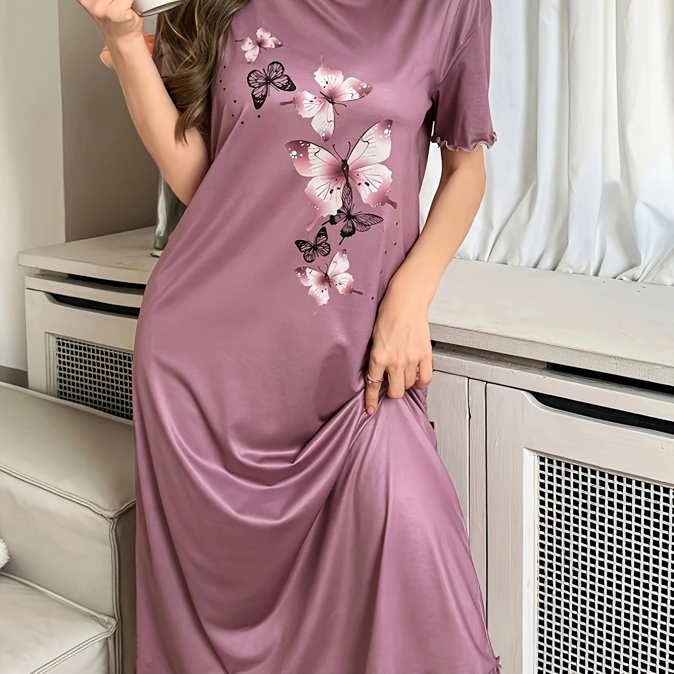 E-shop Schöne Dame, bezaubernder bedruckter weicher Satin-Schlafanzug, modisches Blumenkleid-T-Shirt, guter Schlaf, bequeme Hauskleidung für alle
