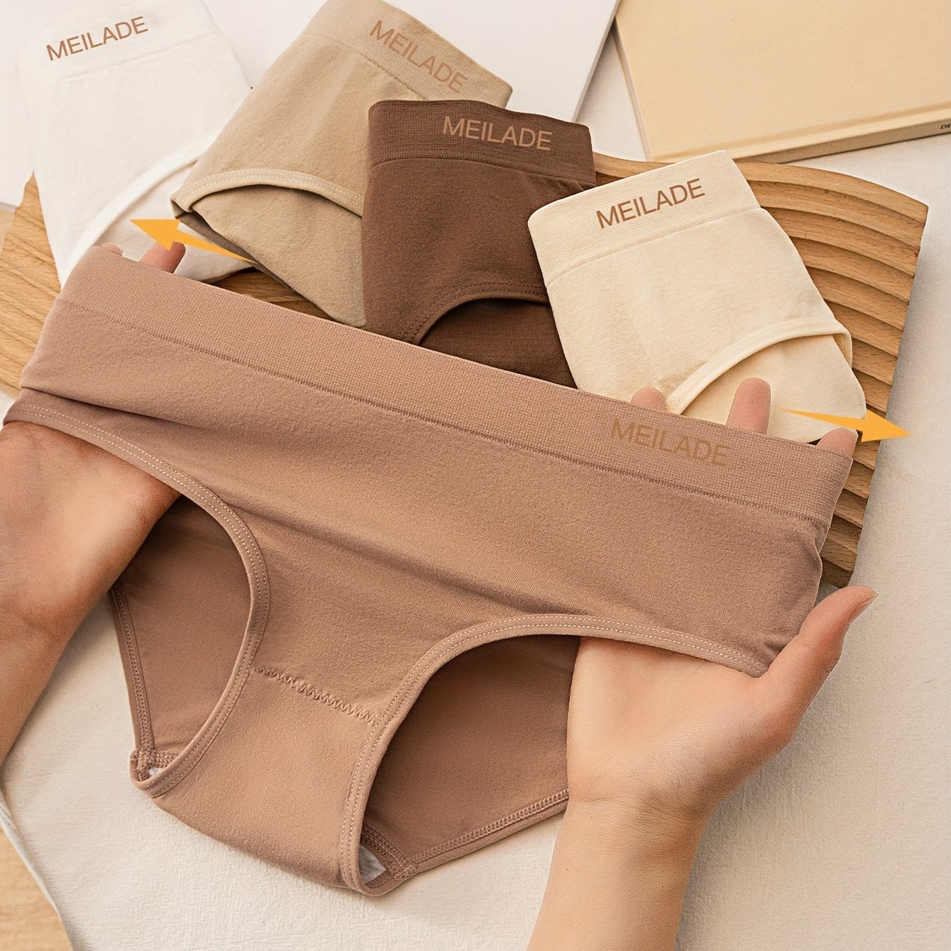 E-shop Set mit 5 nahtlosen, mittelhohen Slips in -Farben, designt für Damen. Diese Slips betonen den Po mit hoher Elastizität und bieten und