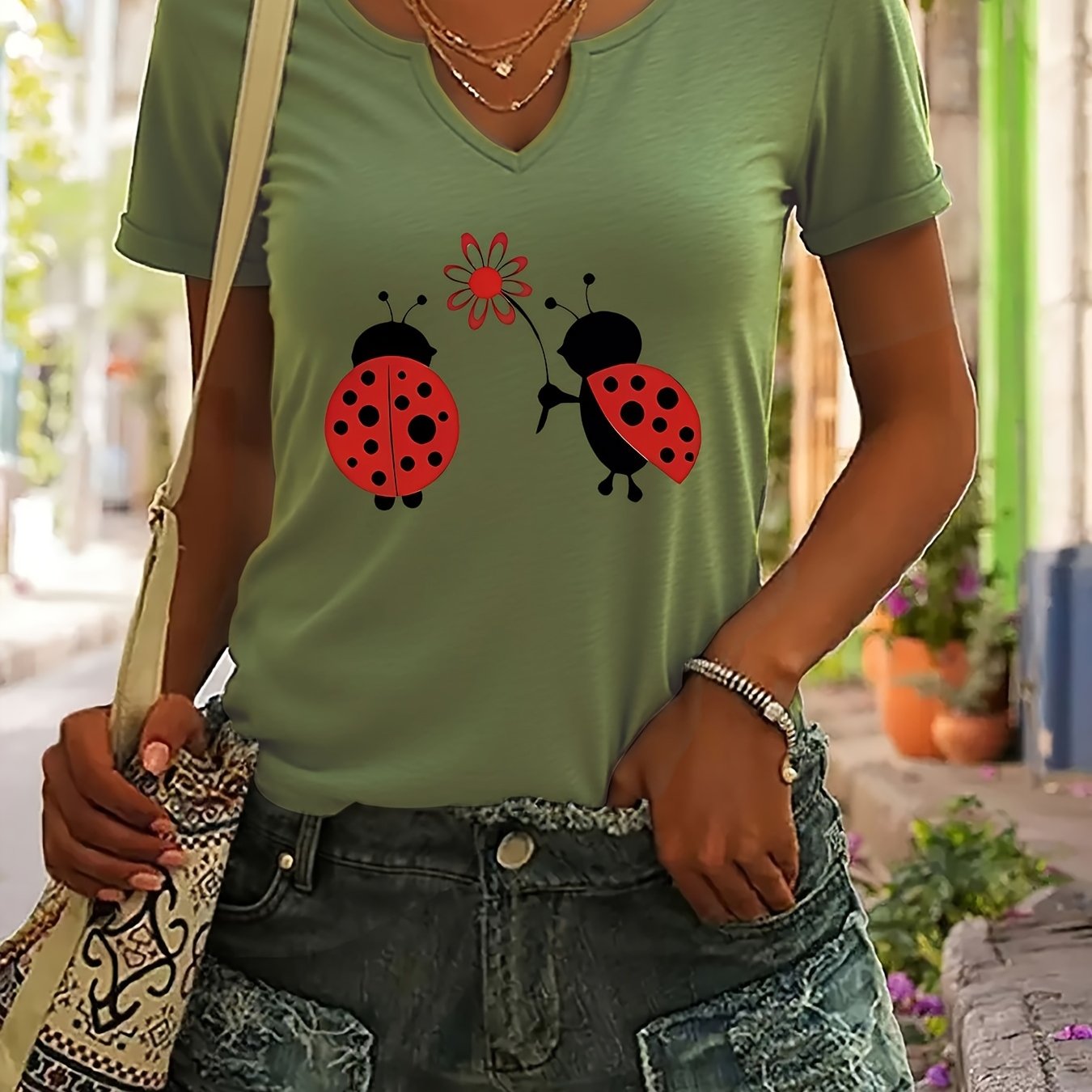 TEMU Ladies Casual Cartoon Ladybug Print T-shirt, Casual V-neck Notch Roll Sleeve Top, Women's Wear, Suitable For All Season T-shirt