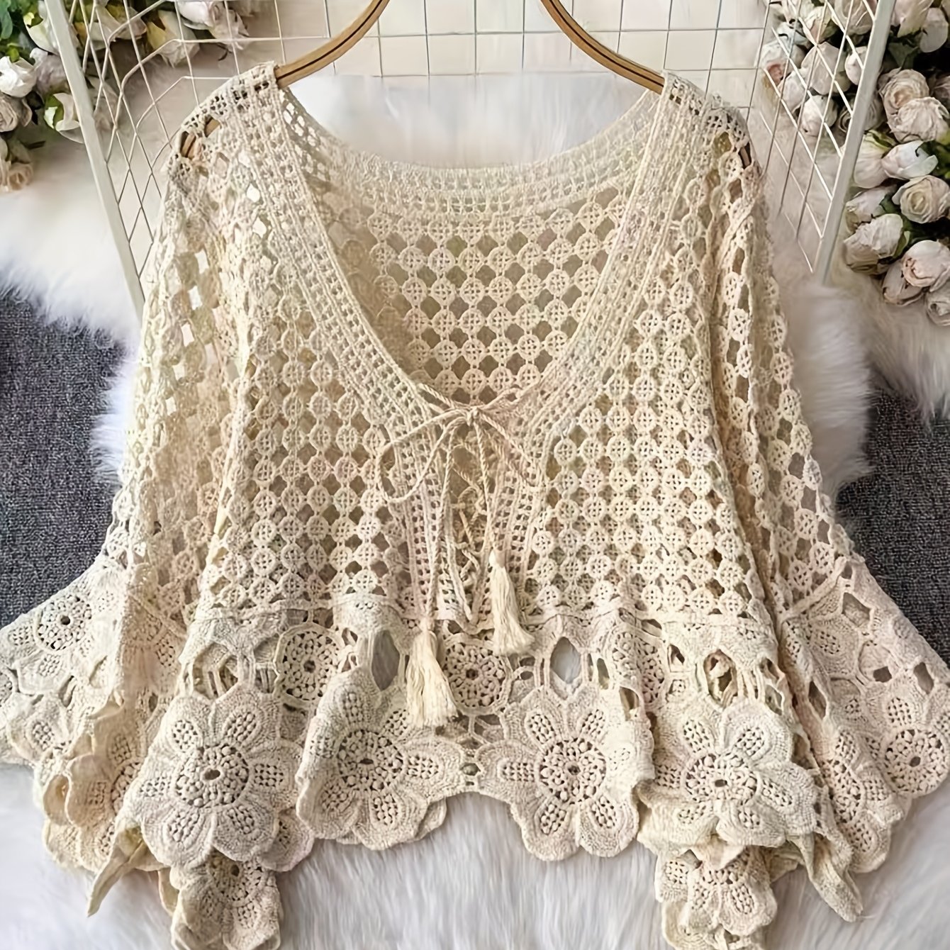 Cut-out Top With Floral , Irregular , Fresh And Elegant Style, Half-open Neckline With Tie