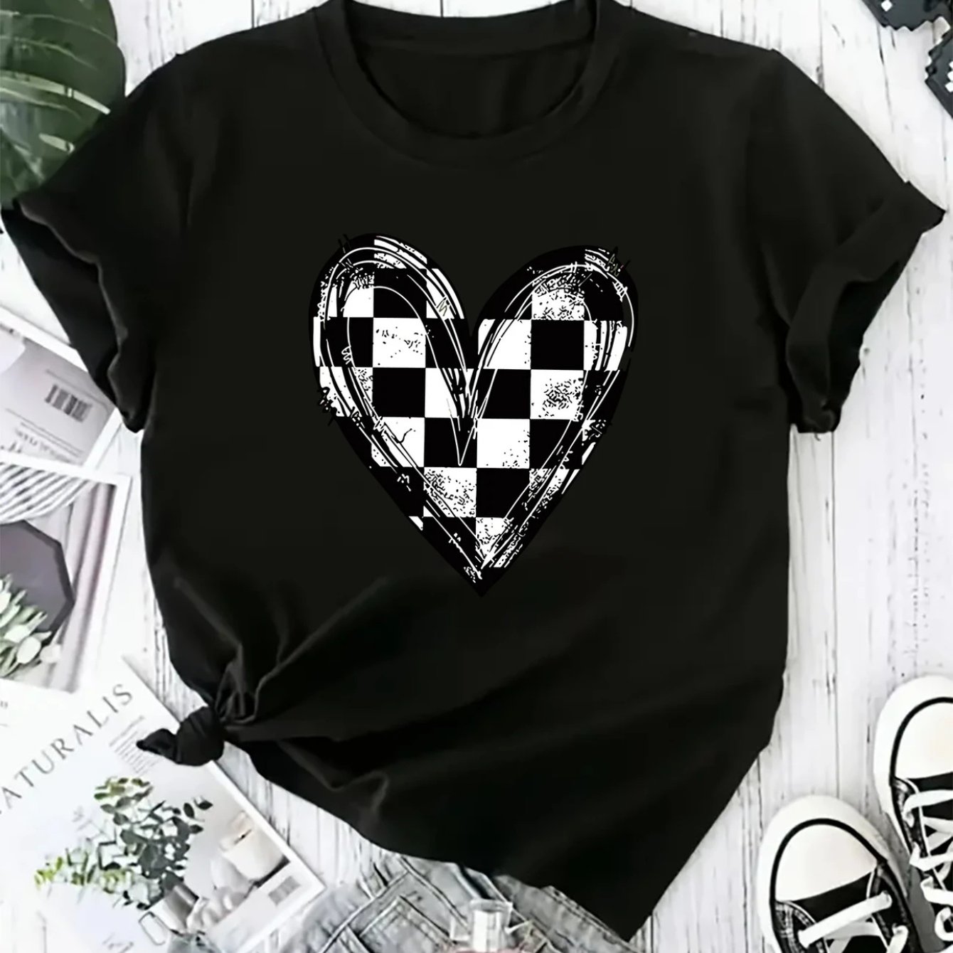 E-shop 1 Stück Kariertes Herz Muster Bedrucktes Lässiges Damen Kurzarm T-Shirt, Used-Look Graffiti Linie Kontur Trendiger Retro Visueller Effekt