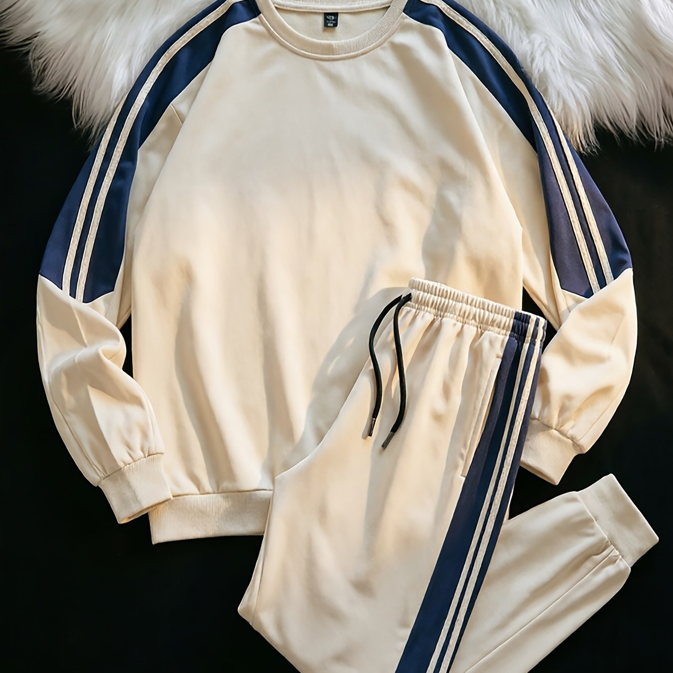 Image of Men's Sports Suits Are Loose-fitting And Fashionable Casual Suits