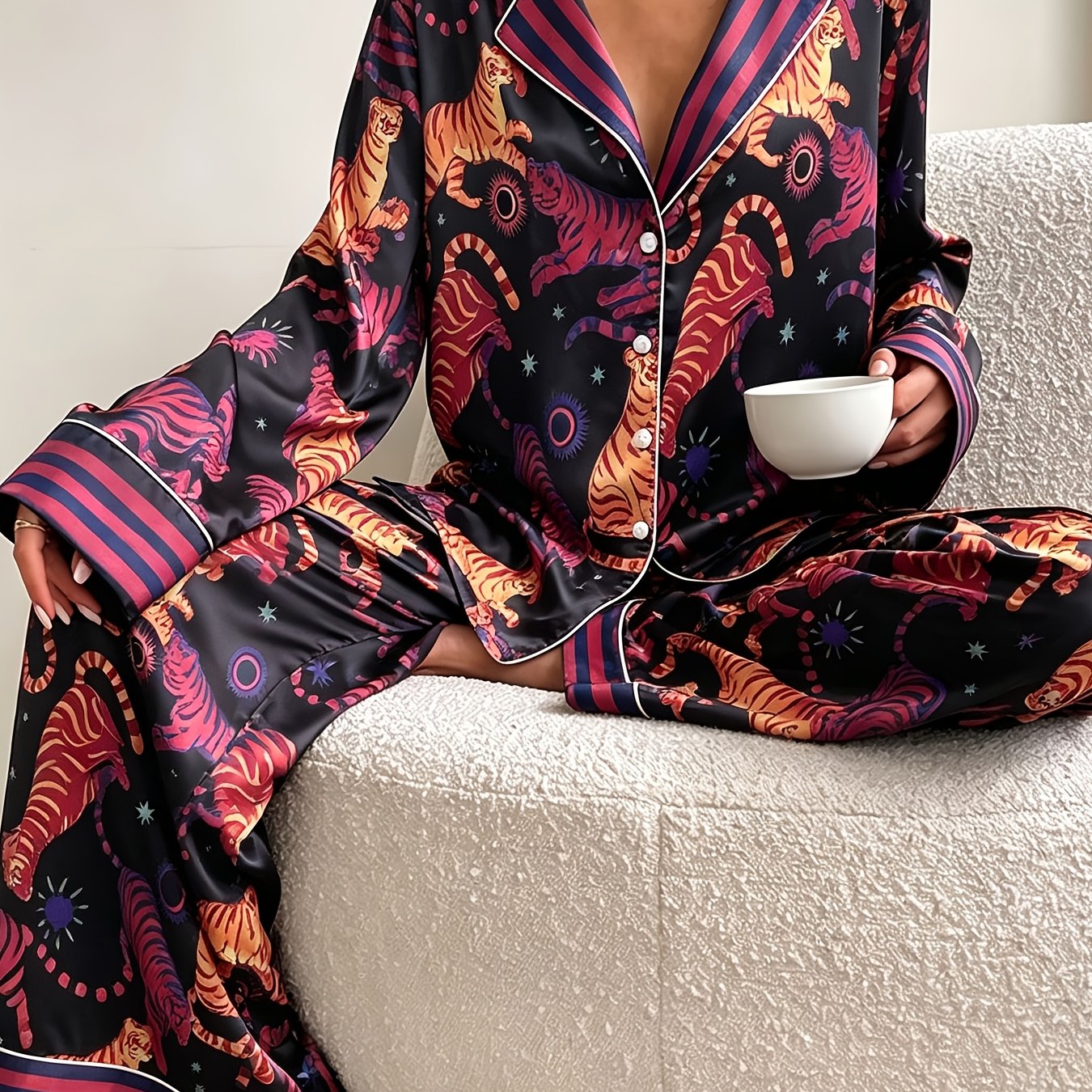 TEMU Vintage satijnen pyjamaset voor dames met kleurrijke tijger- en sterrenprint en contrasterende strepenafwerking, colbertvest met revers en lange