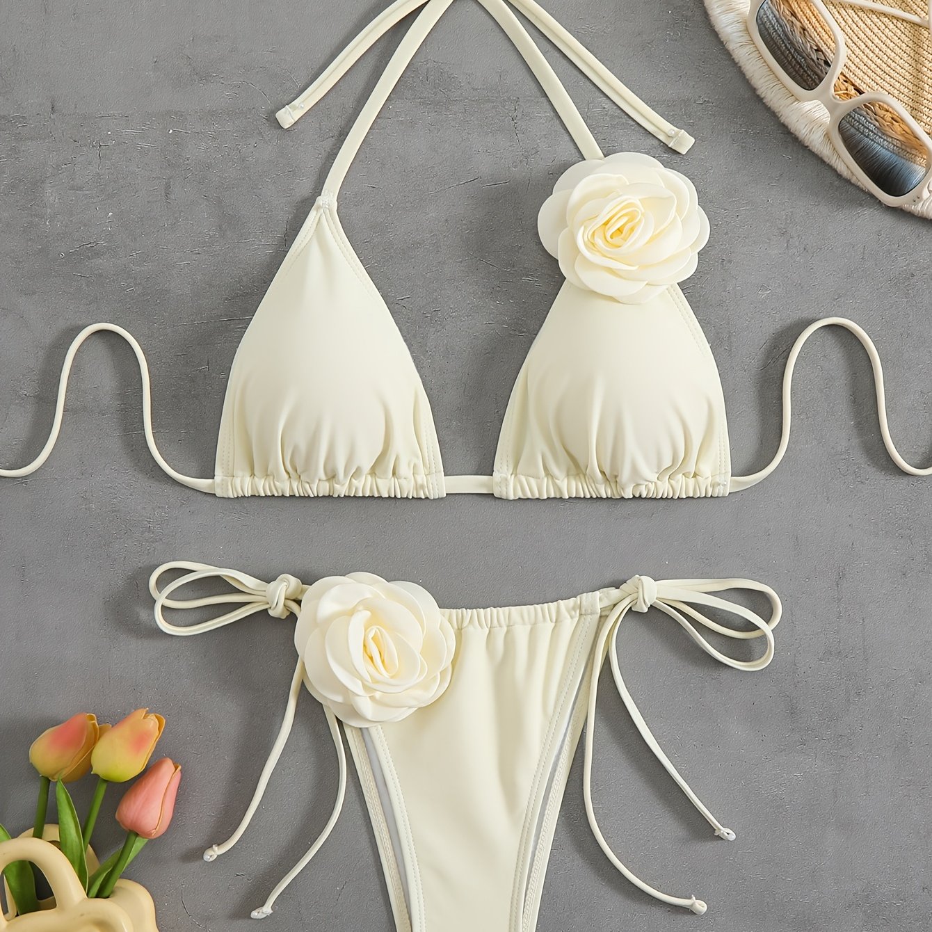 E-shop Europäischer und sexy einfarbiger Bikini mit Blumenbändern und gerafftem Design für Damen Bademode