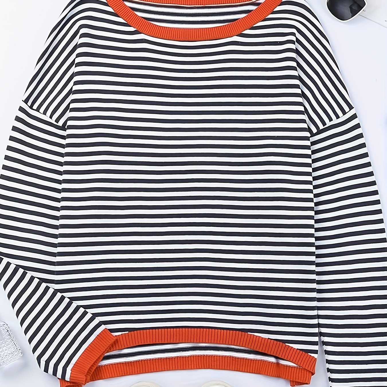 Image of Thin-style Long-sleeve Loose-fit Casual Top, Skin-friendly And Comfortable Fabric, Suitable For Occasions. Contrast-color Striped Top, New Women's Elegant Round-neck Contrast-color Striped Pullover