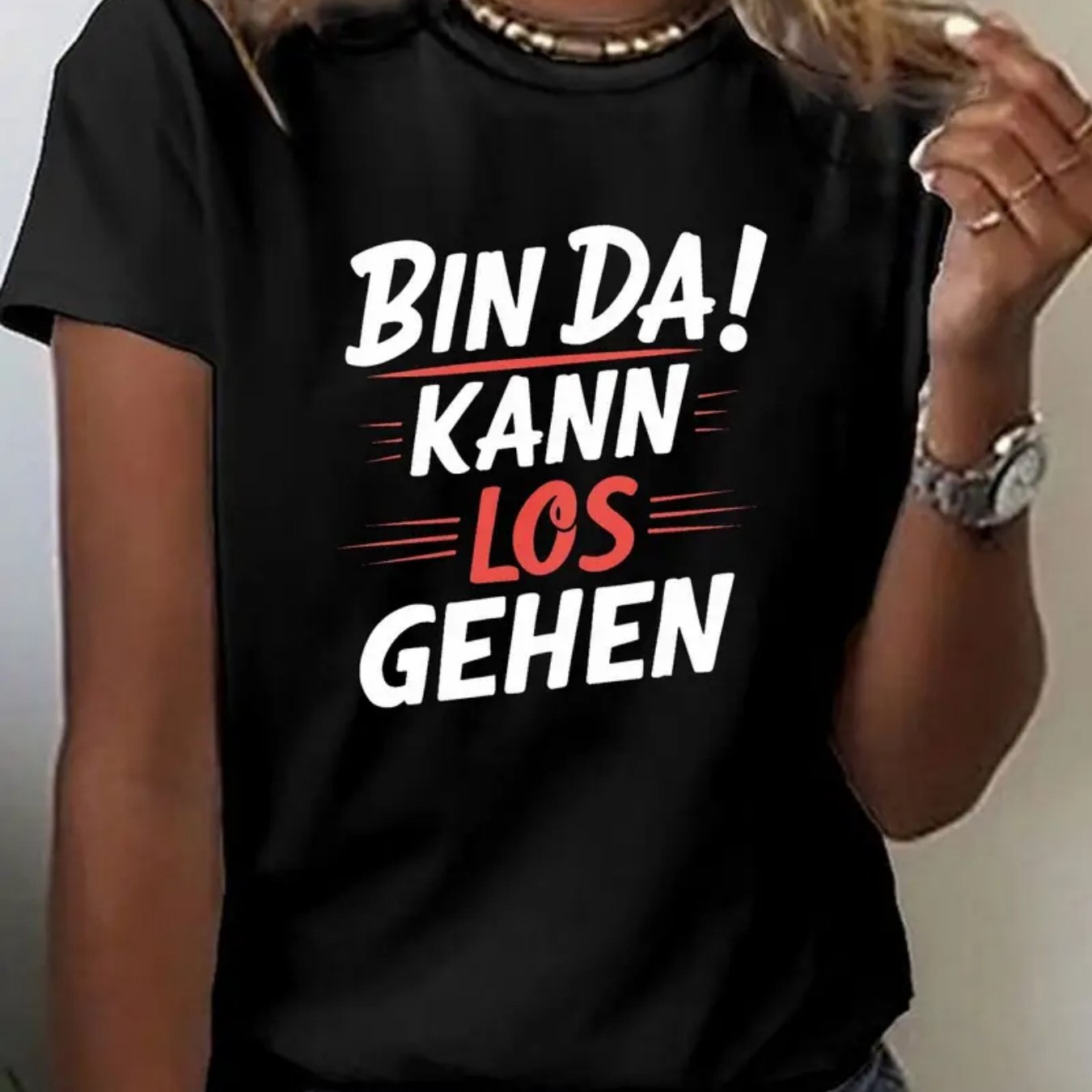 Image of Women's Casual Short Sleeve Round Neck T-shirt - "bin Da! Kann Los Gehen" Graphic Print, Black With White And Red Text, Medium Elasticity, Machine Washable, Comfortable Top, Women's T-shirt