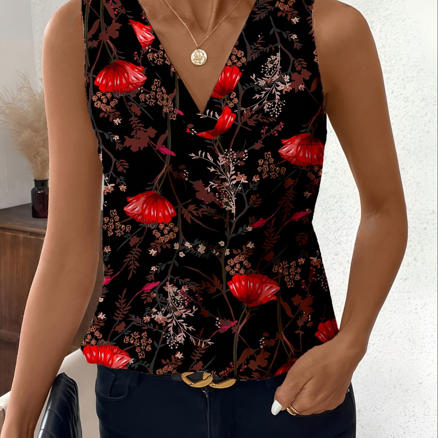 Plus Size, Red Floral Pattern, Elegant Plus-size Summer Women's Tank Top, Geometric Stretch V-neck Top, Comfortable And -size Women's Tank Top