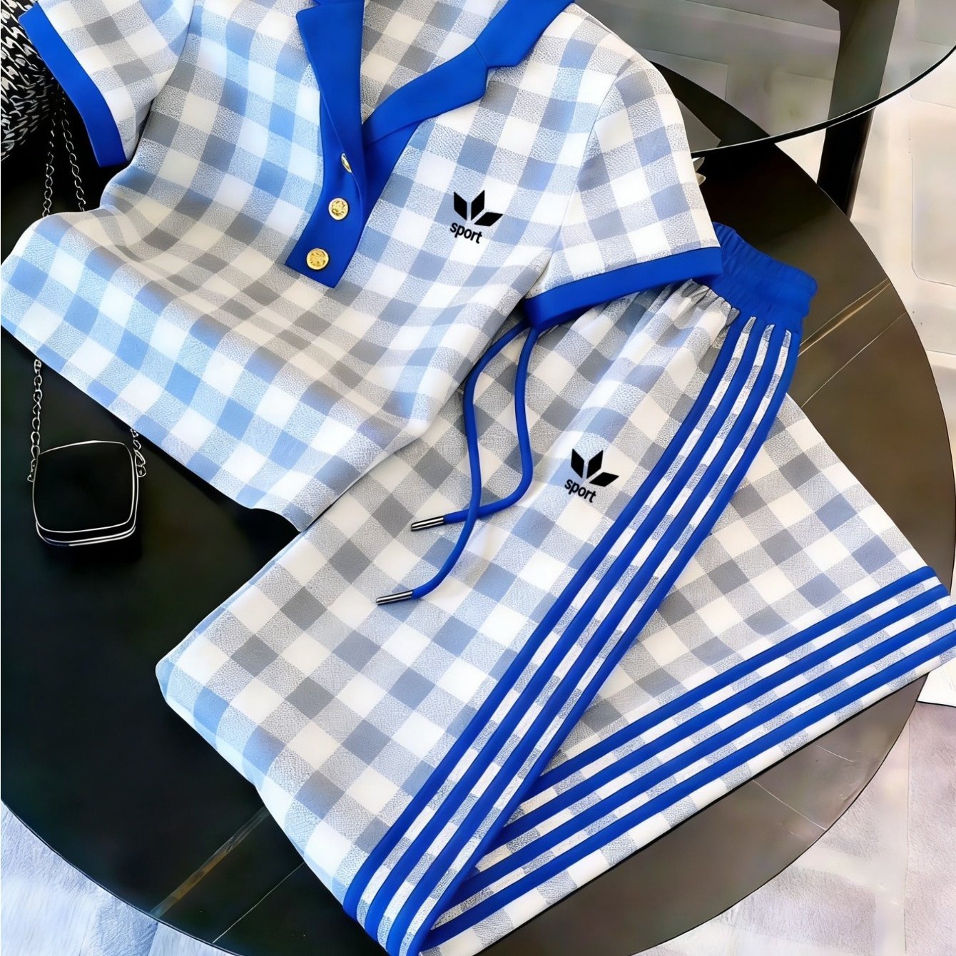 2026 New Arrival: Two-piece Unisex Sportswear Set. Featuring A Short-sleeve V-neck Top And Matching Long Pants, Accented With Solid-color Piping And Side Stripes. This Casual