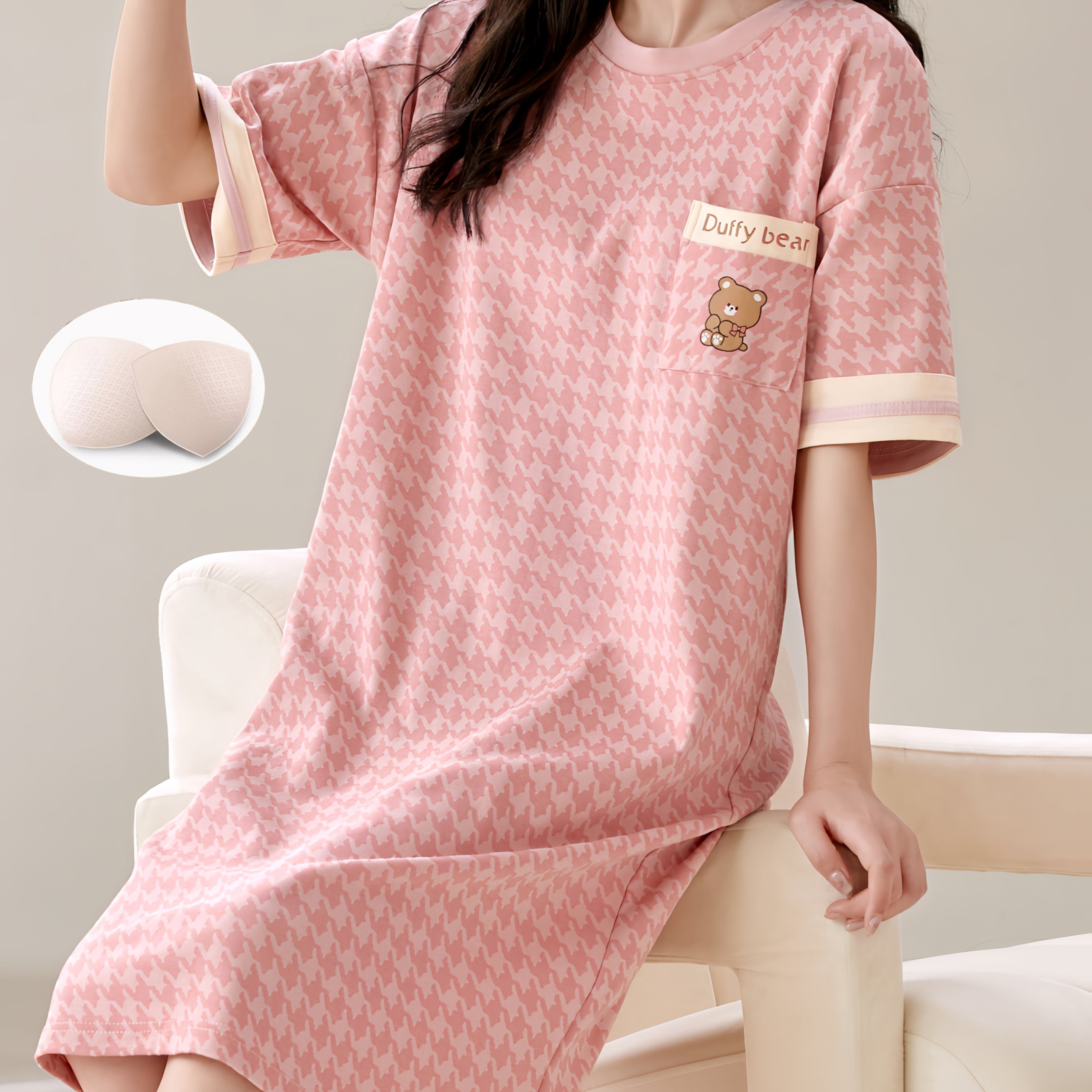 TEMU 핑크 격자무늬 나이트가운, 만화 곰과 패딩 브라컵 포함, 여성용 여름 반팔 수면복 원피스, 미디엄 기장 루즈핏 캐주얼 파자마, 갈색 아기 곰 만화 프린트 라운드넥, 시원하고 귀여운 소녀스러운 핑크 격자무늬 캐주얼 잠옷, 고정식 스펀지 패드가 있는 드레스