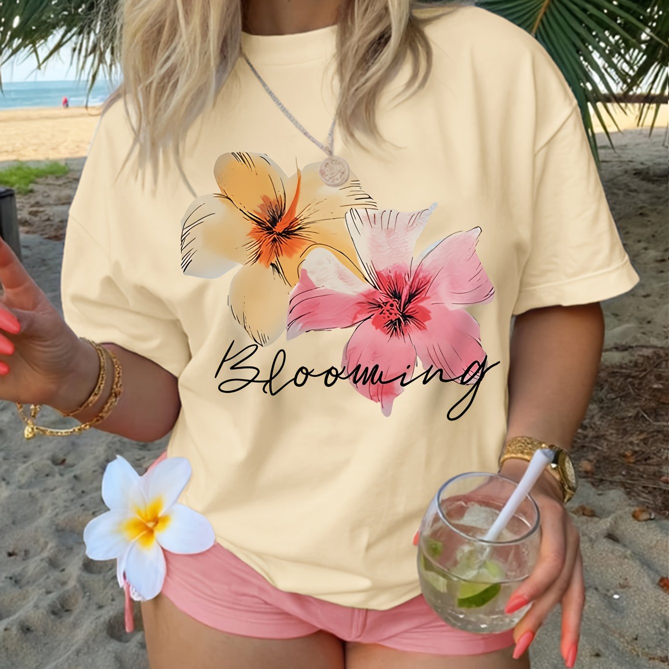 TEMU T-shirt à manches courtes et col rond avec un imprimé floral vibrant