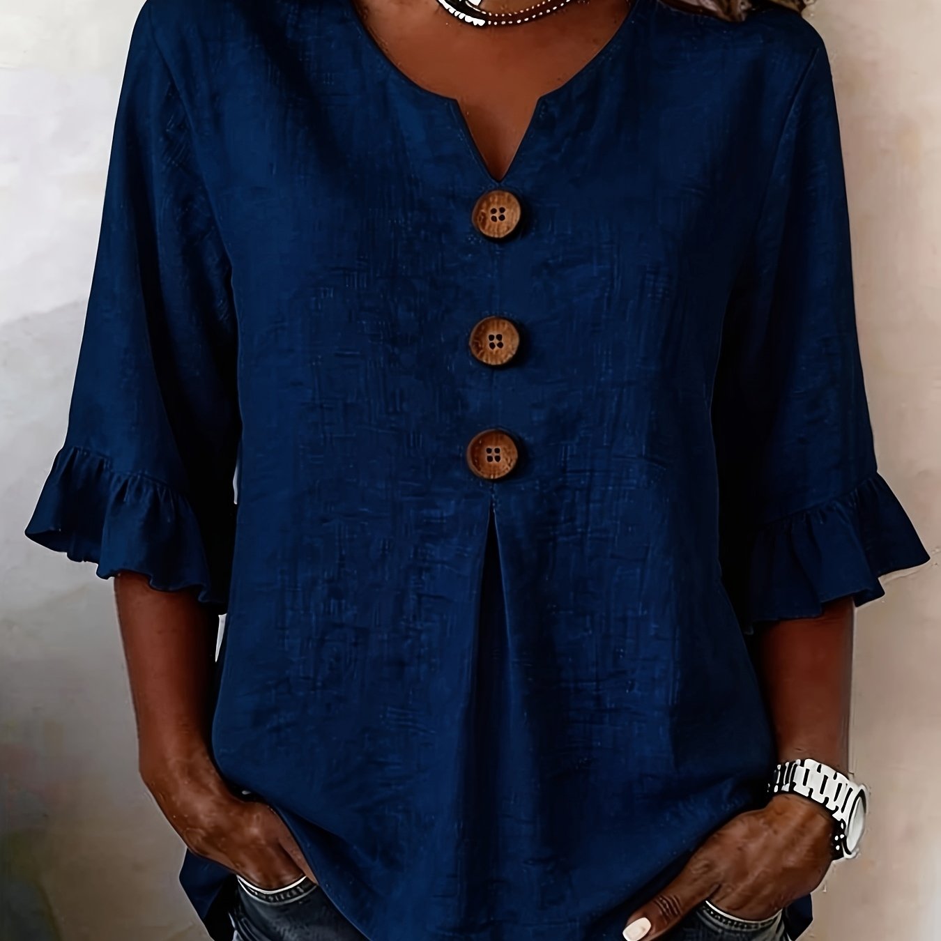 TEMU Chemise grande taille pour femme, unie, à col en V, à volants et à manches courtes mi-longues, flatteuse, en tissu respirant, haut de voyage
