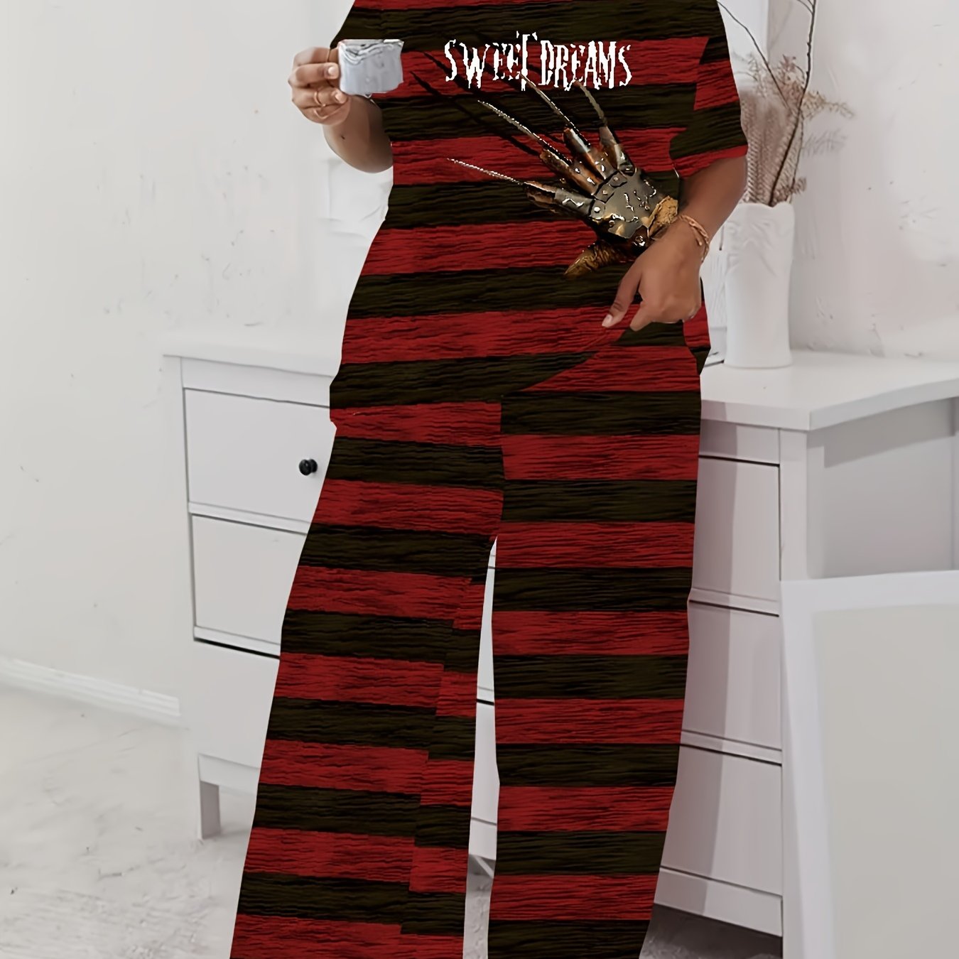 Kuva tulossa: TEMU Gemütliches Plus-Size Damen-Pyjama-Set - Gestreifter Gothic-Druck, Kurzarm & Bequeme Loungewear für Herbst/Winter