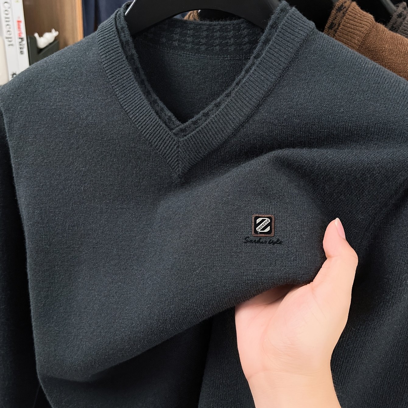 TEMU New Autumn And Winter V-neck Men's Sweater, Stylish And Casual Trendy Menswear, Cool And Unique Knitted Top, Skin-friendly And Warm T25813
