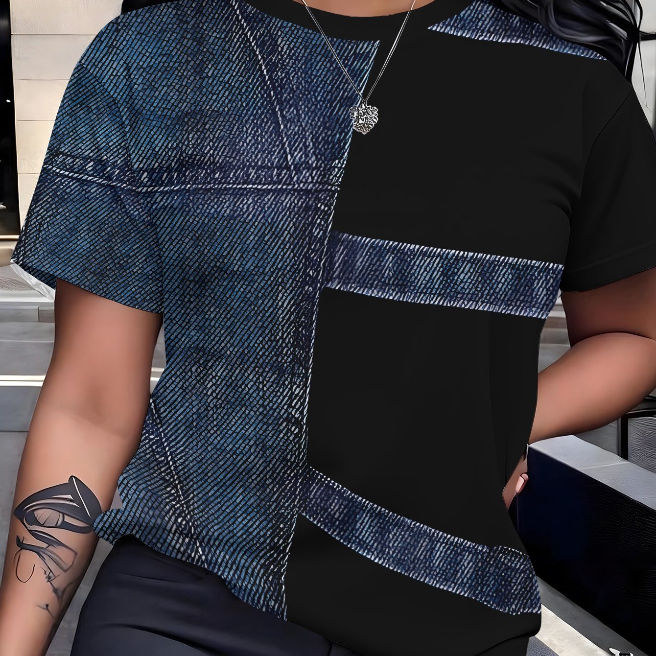 TEMU T-shirt noir à manches courtes avec une bande à rayures à motif jean , rompant la monotonie d'un t-shirt de couleur unie. Il a une décontractée