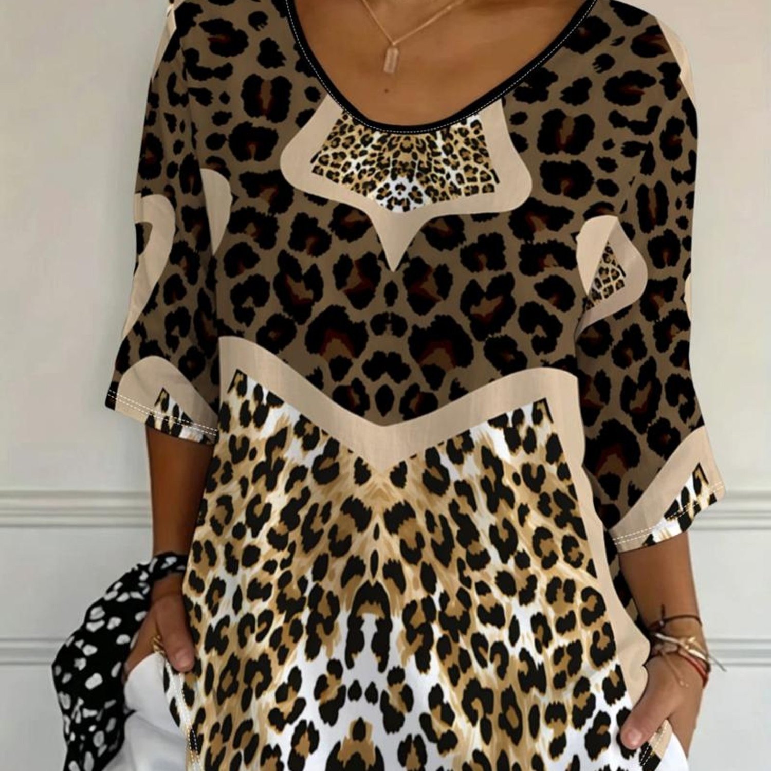 TEMU Plus Size, Plus Size Women's V-neck Three-quarter Sleeve T-shirt, Loose , 2026 Summer New Arrival, Leopard Print Pattern, Multiple Sizes ,