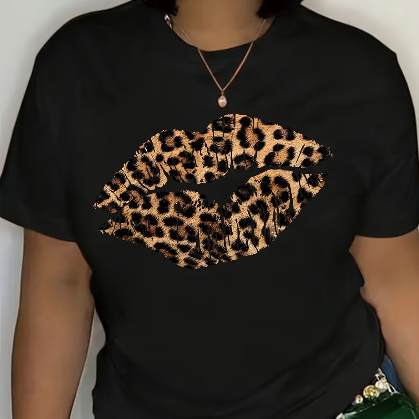 TEMU Women's Leopard Print T-shirt - Round Neck, Short Sleeve, Valentine's Day Casual , Polyester