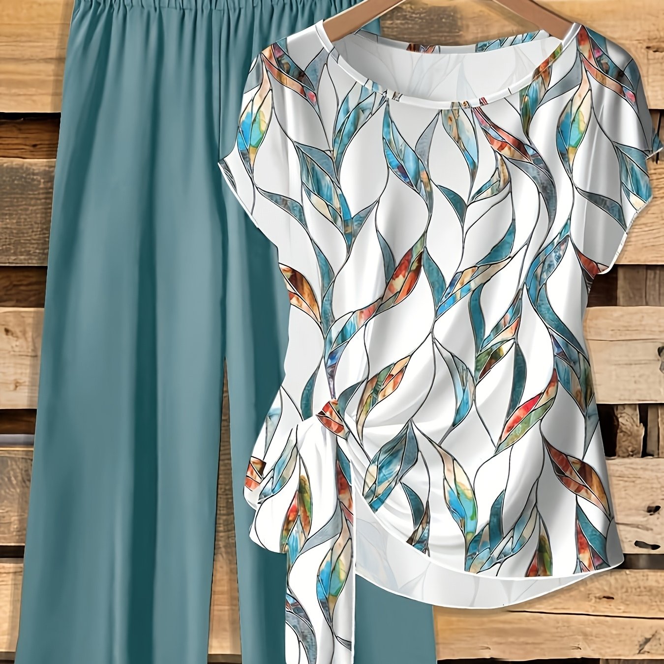 E-shop Damen Kurzarm-Casual-Top mit Unifarbener Hose Set. verfügt über ein Blattmuster-Druck, während die Hose einen elastischen Bund für eine lockere