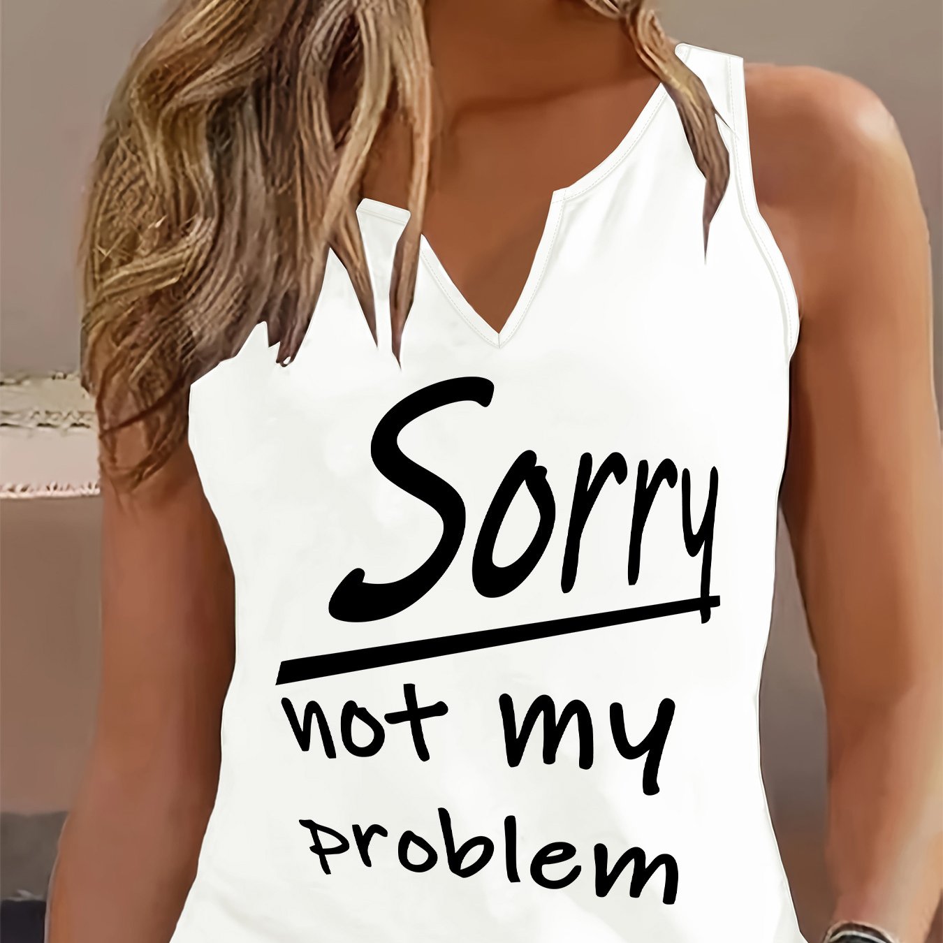 E-shop Damens Casual "Nis für Mein Problem" Grafik Tank Top - Weißes V-Ausschnitt Ärmelloses Oberteil mit Kühnem Schwarzem Druck, für Sommer und