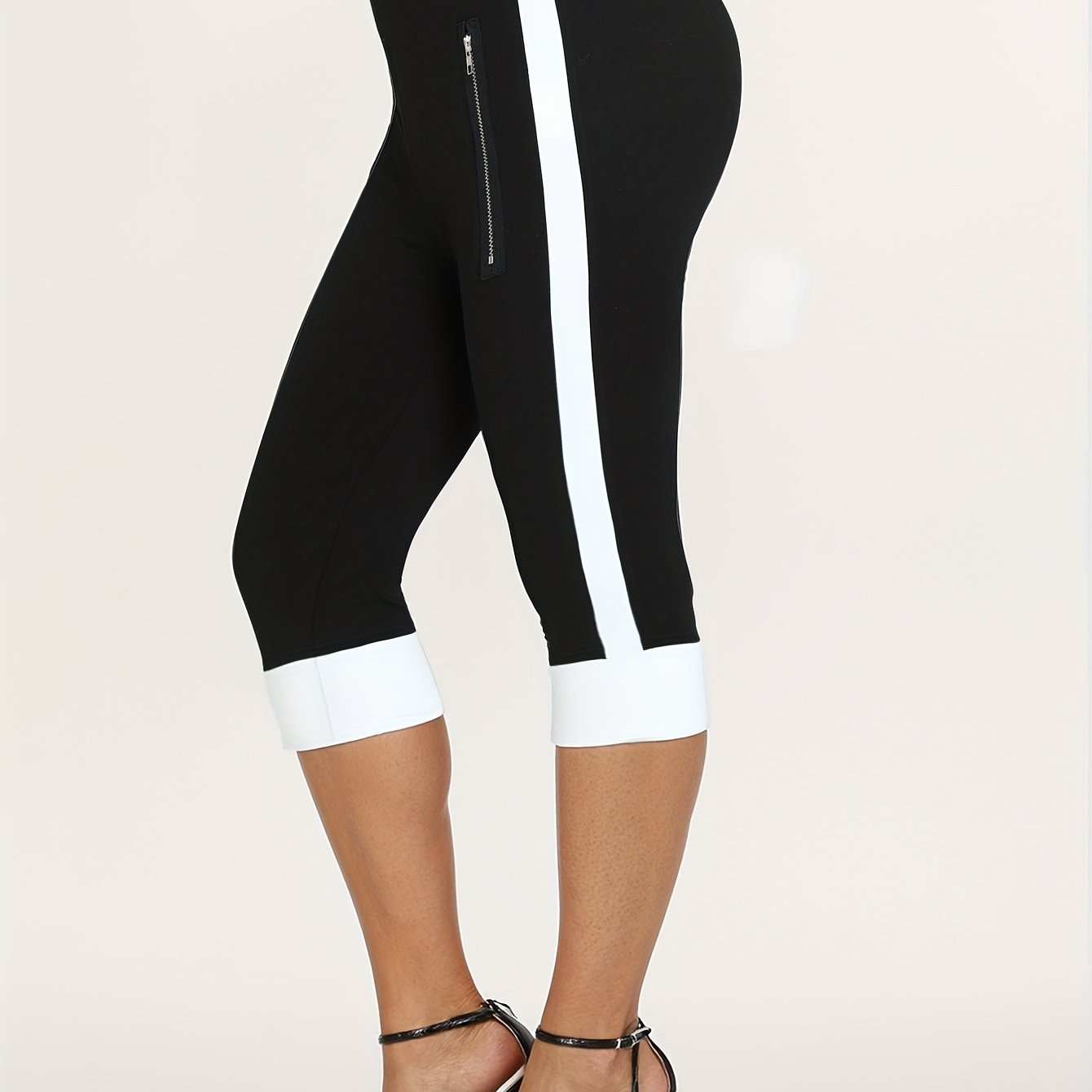 Designed Casual-- Cropped Leggings