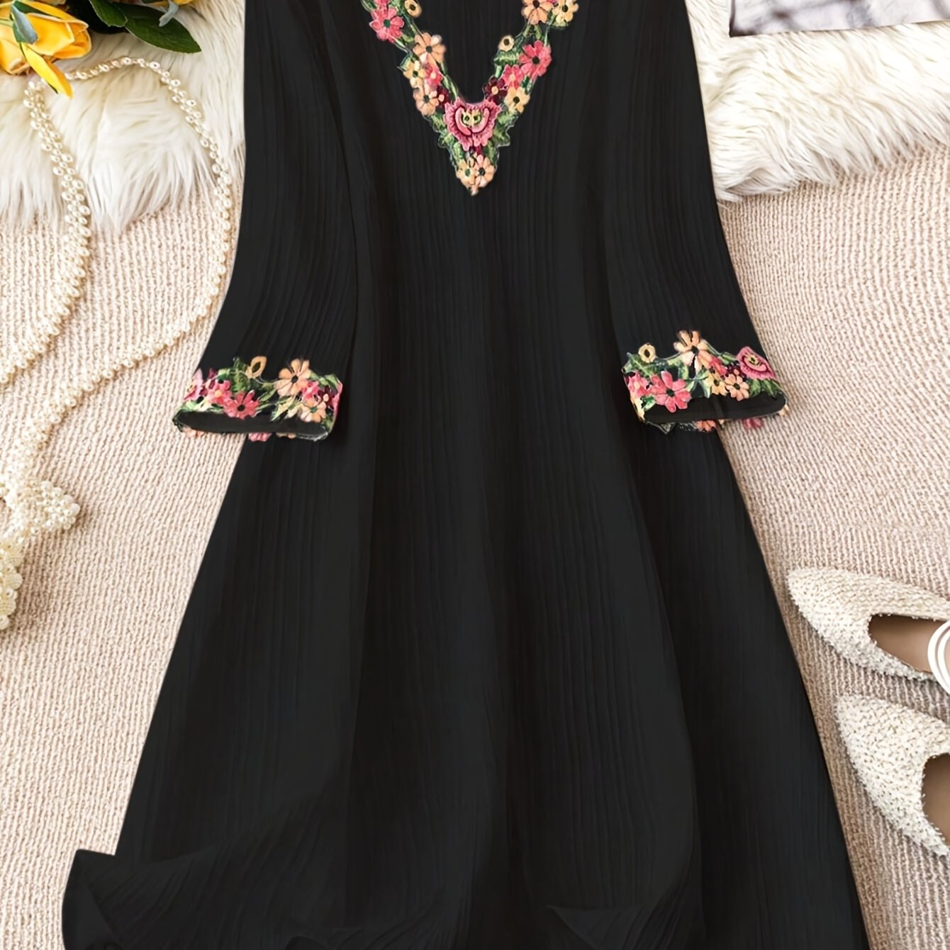 TEMU Plus Size - Plus Size - Plus Size Solid Floral Embroidered Lace Contrast V-neck Short Sleeve Dress