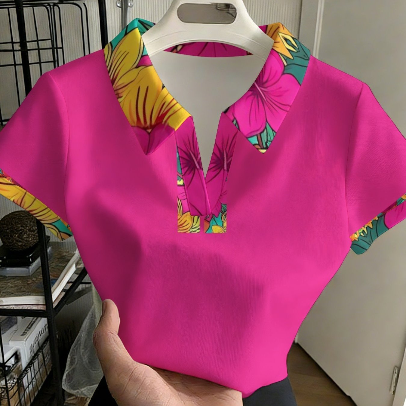 TEMU 【商品名】レディース 多用途 ボタンレス ポロシャツ、レッドピンク パープル 花柄デザイン（とピンク）、レッドピンク パープル レッド イエロー テキスタイル ピンク モチーフ グラフィック、ファッショナブル 多用途 カジュアル トップ