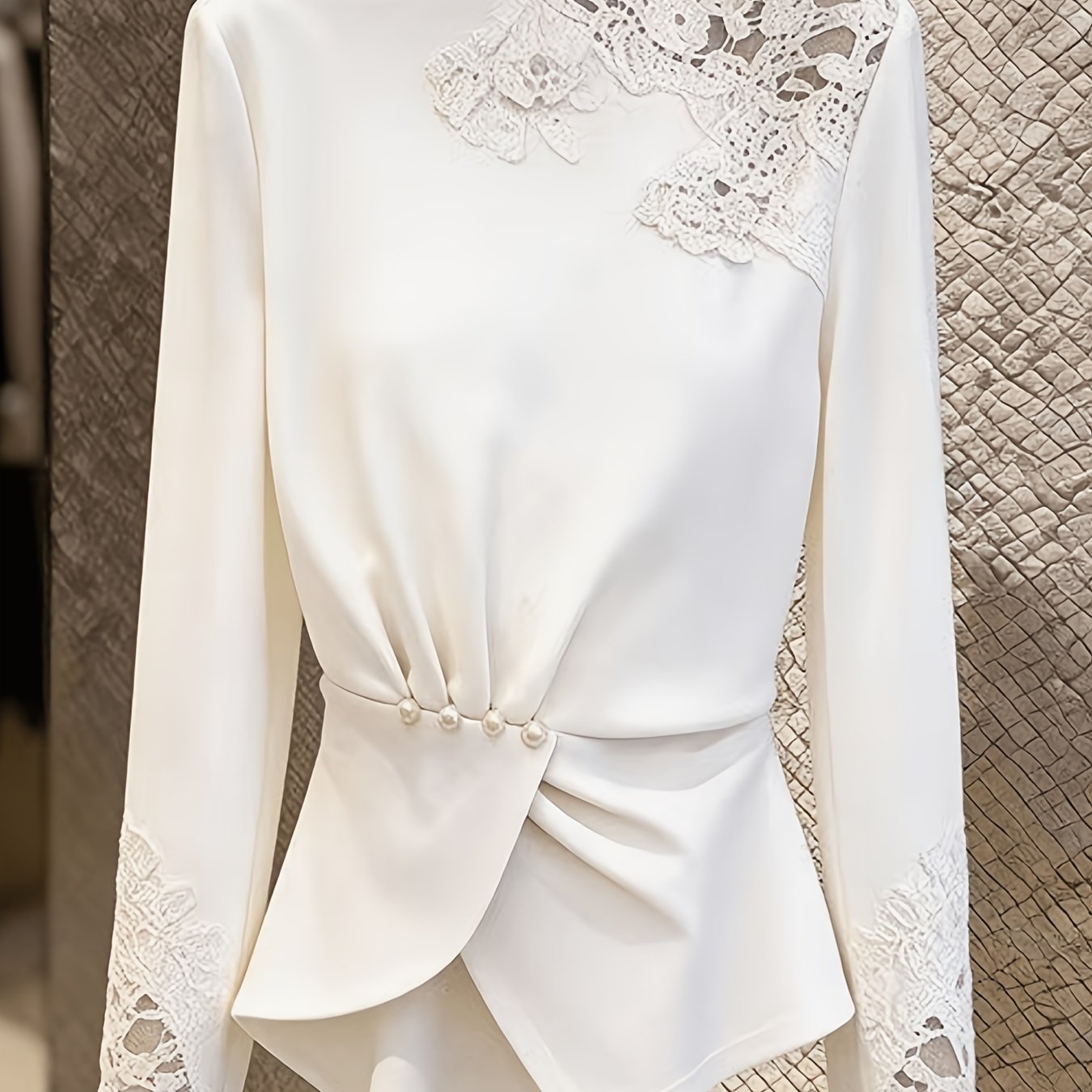 Image of Fashionable Elegant White Lace Top With A Fitted Waist For A Effect, Suitable For Business Wear.