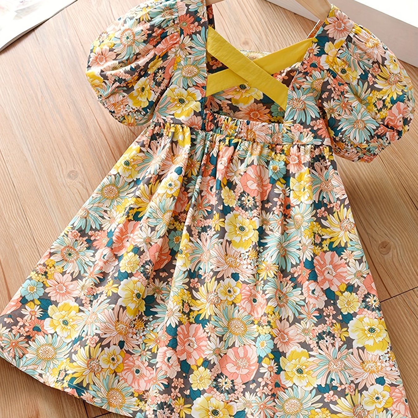 Image of Girls' Vintage Floral Print Puff Sleeve Dress, Summer Daily Vacation Princess Dress With Crisscross Back Straps And Square Neckline, Pastoral , High-waisted Loose A-line Flared Children's Dress