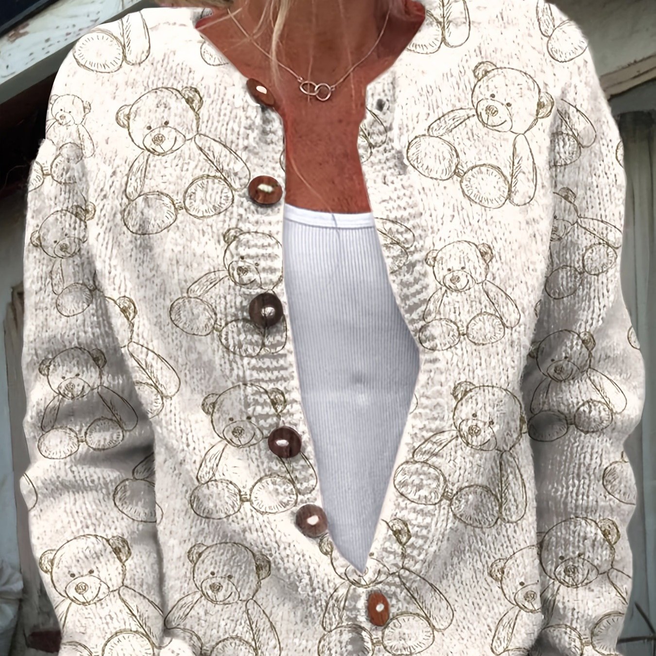 E-shop Beschaffungsprodukte umfassen Strickjacken, langärmelige Pullover mit einem niedlichen kleinen Bärenmuster in Beige Wintermode, lässige schicke