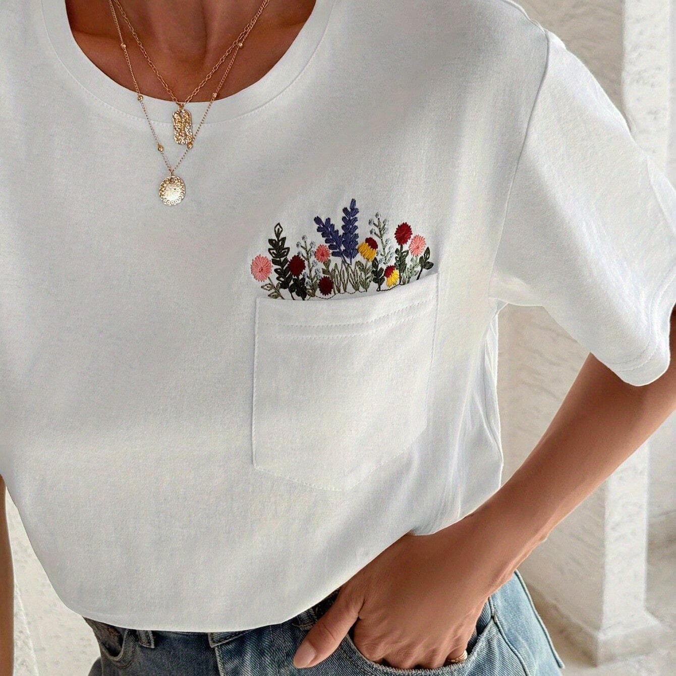 TEMU Casual Round Neck T-shirt With Floral And Pocket Detail