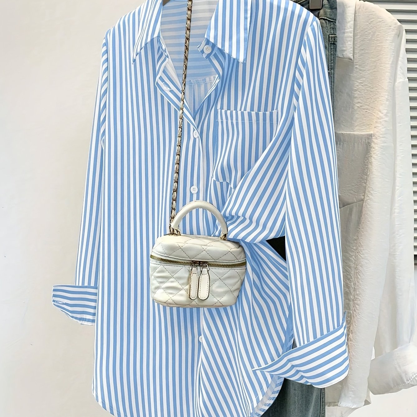 E-shop Damen Elegantes Gestreiftes Knopfhemd mit Brusttasche - Langarm Bluse für Büro & Freizeit, Vertikale Streifen, Maschinenwaschbares Knopfshirt,