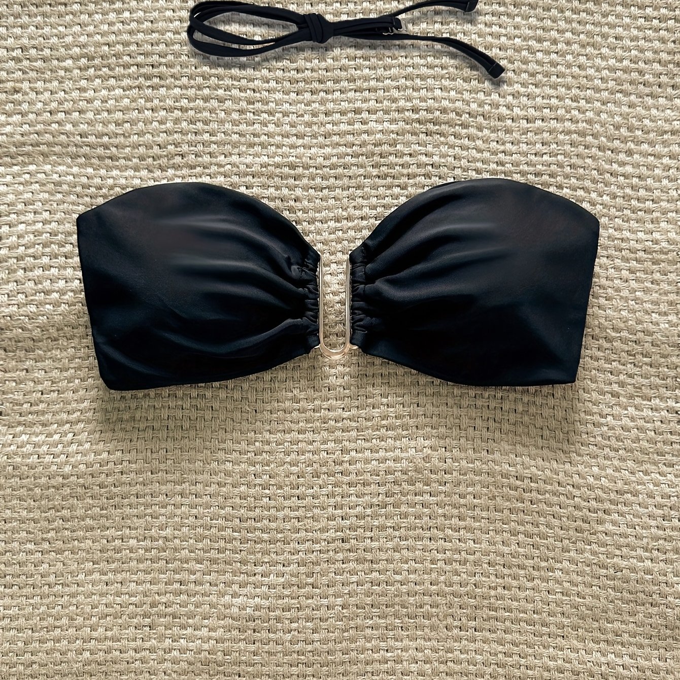E-shop Sommerstrand-Bikini-Top für Damen in Unifarben mit Metallverzierungen und Abnehmbaren Trägern