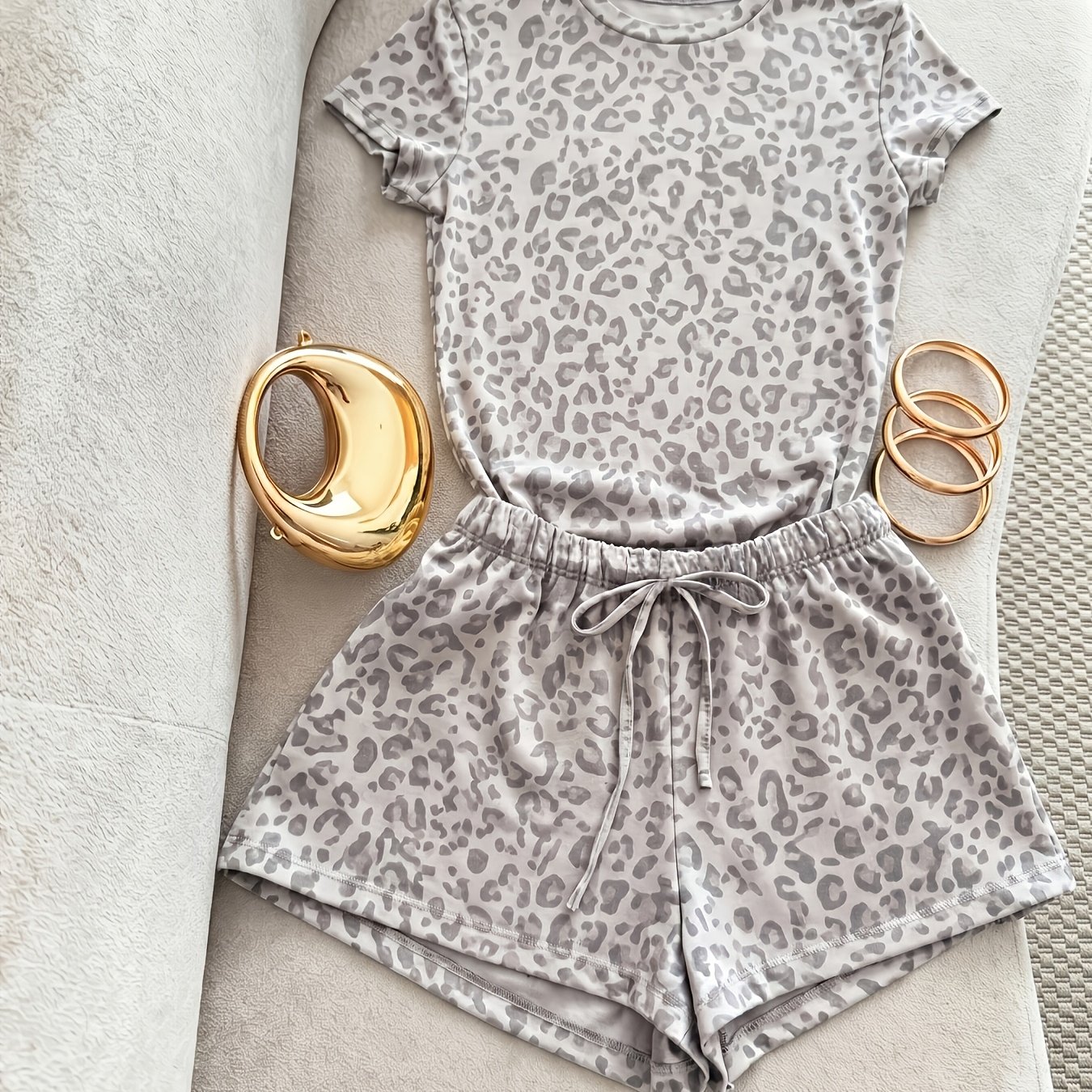 TEMU Ensemble 2 pièces pour femme : Haut décontracté à manches courtes et col rond de couleur unie + Short décontracté de couleur unie pour femme