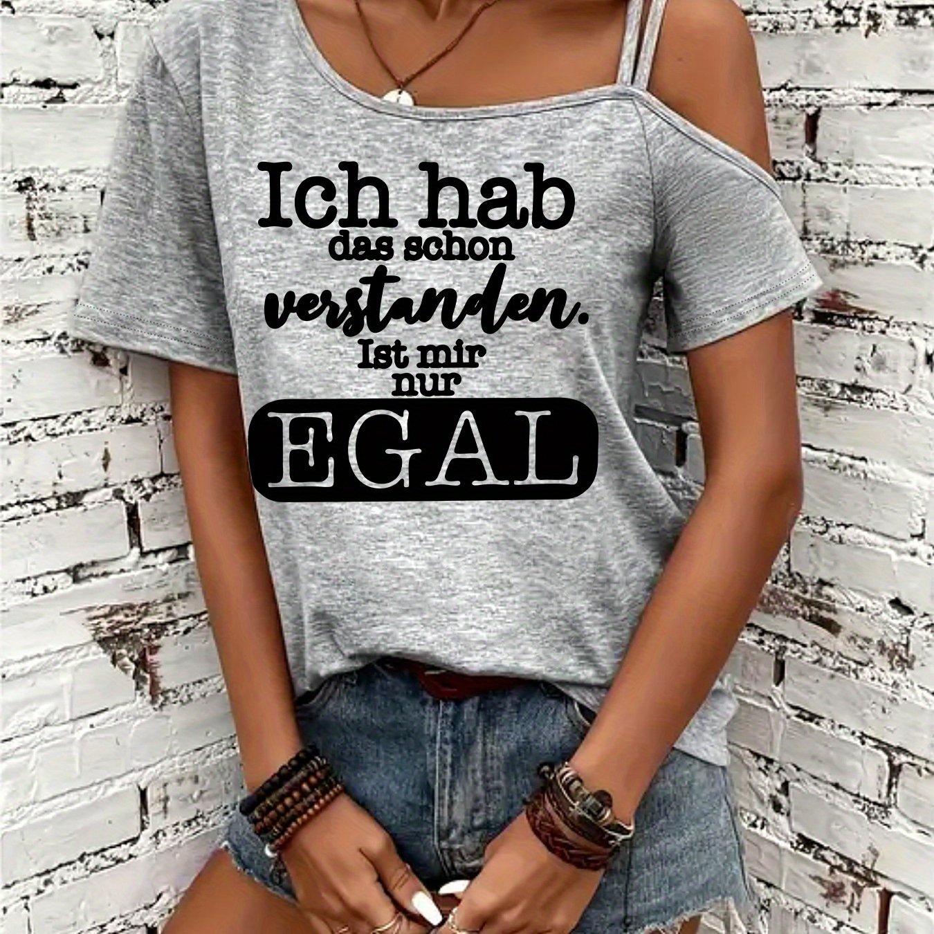 E-shop Stilvolle, ohne Träger getragene T-Shirt für Damen mit Druck "Ich hab das schon verstanden. mir nur Egal" - Schwarze, lässige Sommer-Tee für den