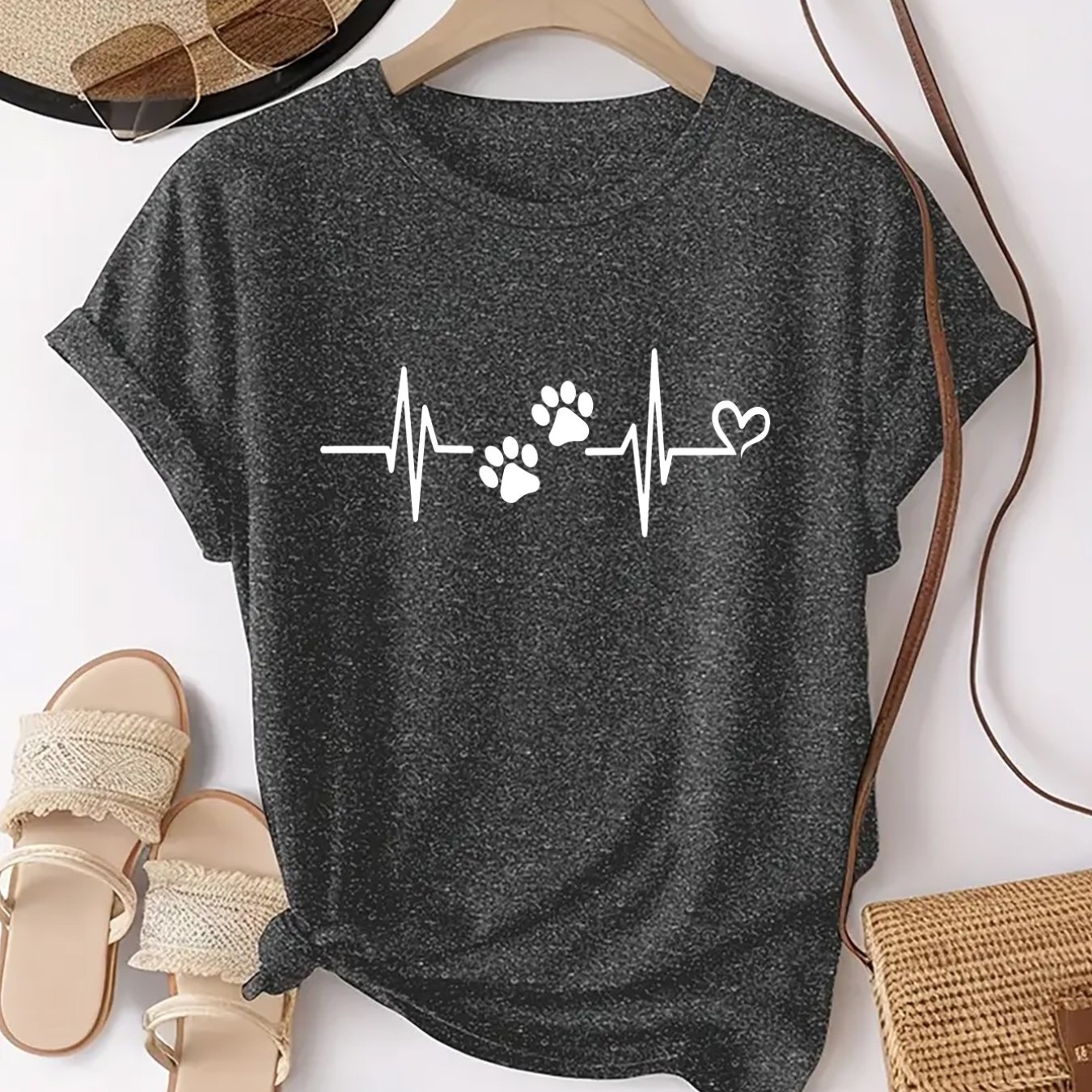 TEMU T-shirt de sport décontracté pour femme, manches courtes et col rond, motif de avec empreintes de pattes et cœurs | Haut confortable pour