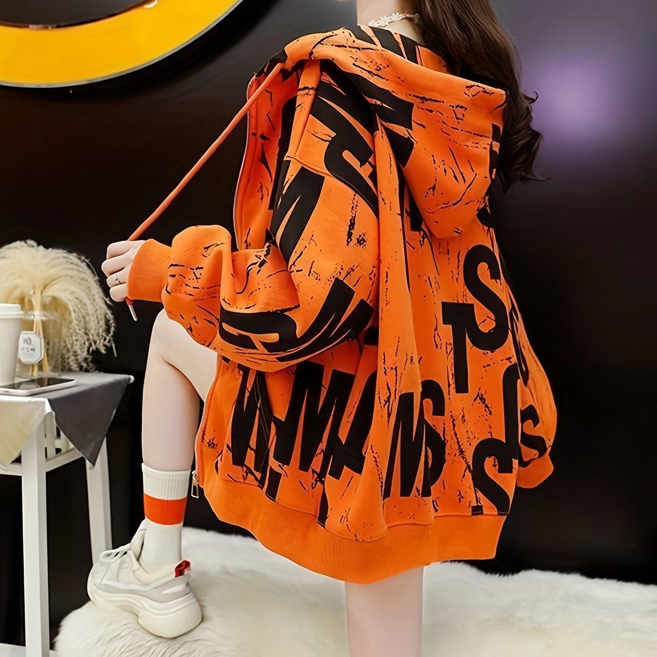 TEMU 【商品名】このフード付きスウェットシャツは、秋と冬のファッションを特徴としており、なレタープリントがトレンド感を反映しています。ルーズフィットなデザインは、様々な体型に対応し、フード付きデザインとのディテールは実用性を高めます。