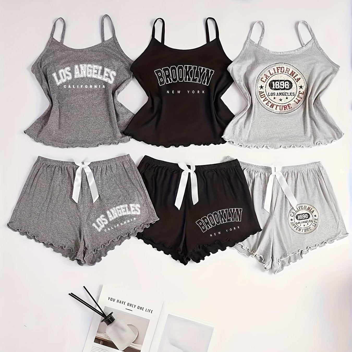 E-shop 6-teiliges Damen Pyjama Set | Lässiges Spaghetti Träger Tank Top und Shorts mit Alphabet Print und Schleifendetails