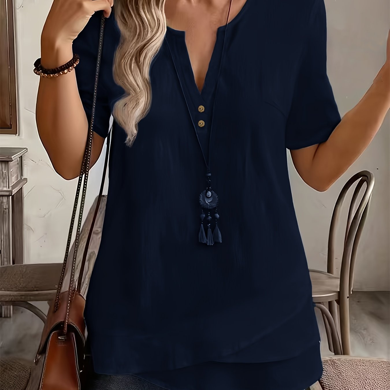 E-shop elegant: Neuankömmling Frühjahr/Sommer, einfarbiges lässiges V-Ausschnitt-Knopfhemd mit asymmetrischem Saum kurzen Ärmeln für Damen