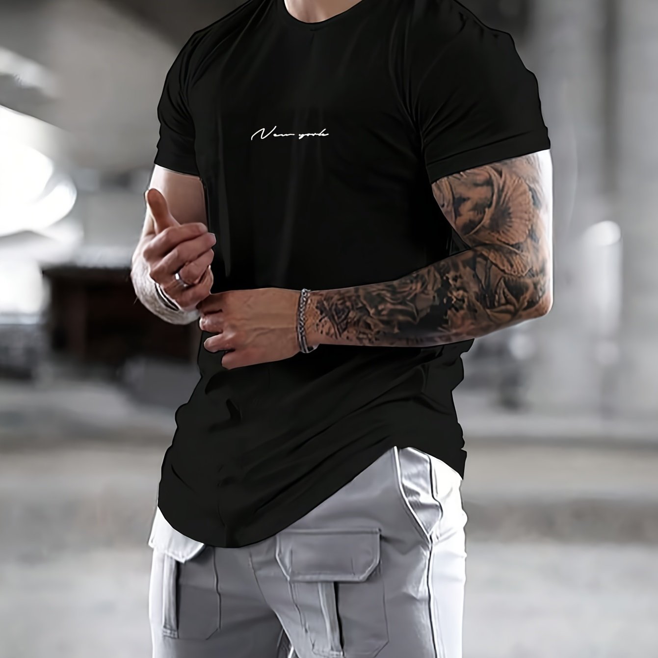 Men's Letter Graphic Curved Hem Tee