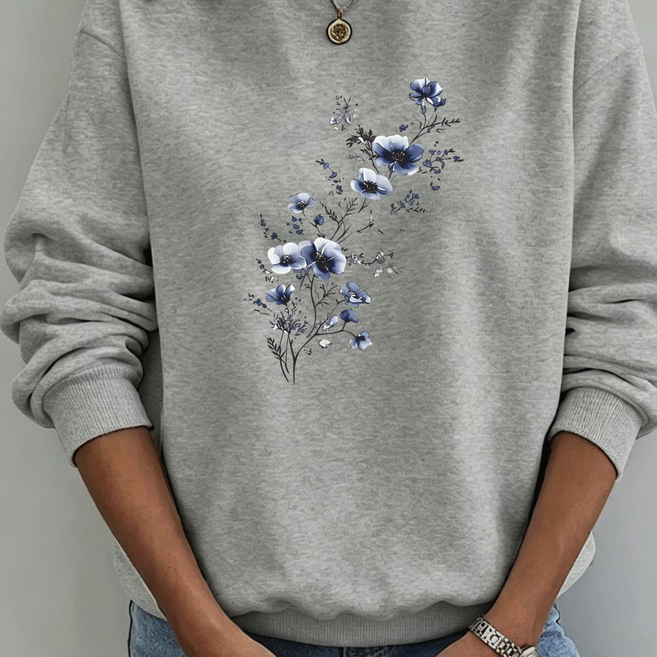 Image of Autumn/winter New Arrival Fleece Pullover Women's Loose Fit Casual Sweatshirt With Blue Floral Print, Breathable And Comfortable For Daily Wear, Crew Neck Long Sleeve Sweatshirt