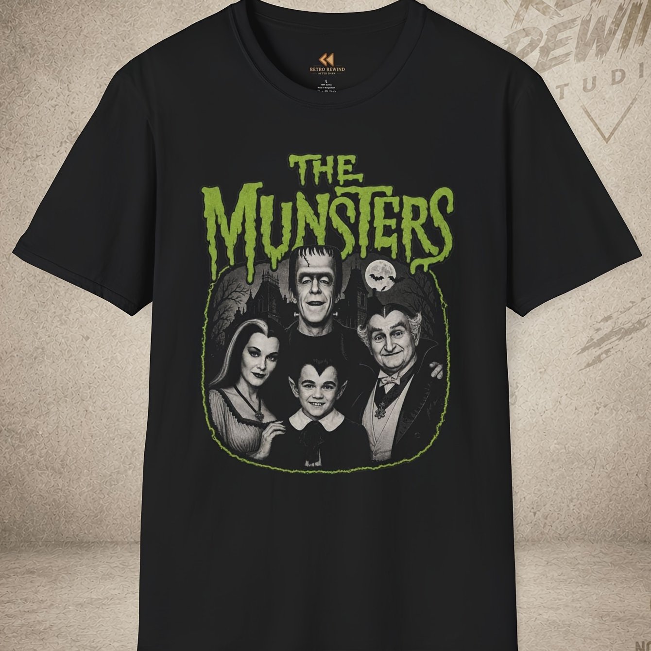 Image of The Munsters Family Portrait Print T-shirt Retro Horror Tv Style Suitable For Horror Fans Ideal Halloween Themed Events Casual Wear Fit Black Crew Neck 180g Pure T-shirt Sizes S To 3xl