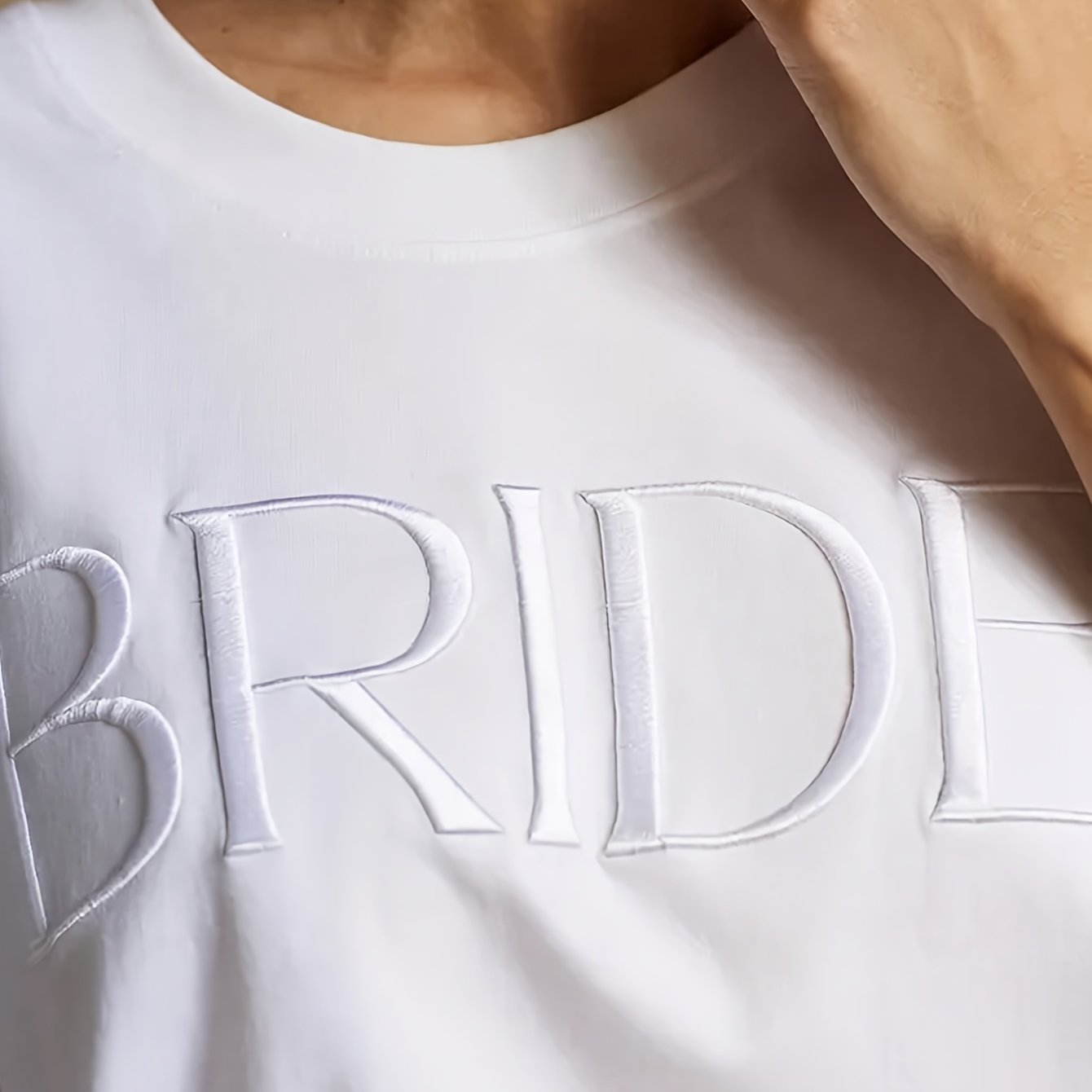 E-shop Brautbrief Stickerei T-Shirt, Damen Rundhals Kurzarm Freizeit Top, Geeignet für Sommer und Frühling, Damenbekleidung