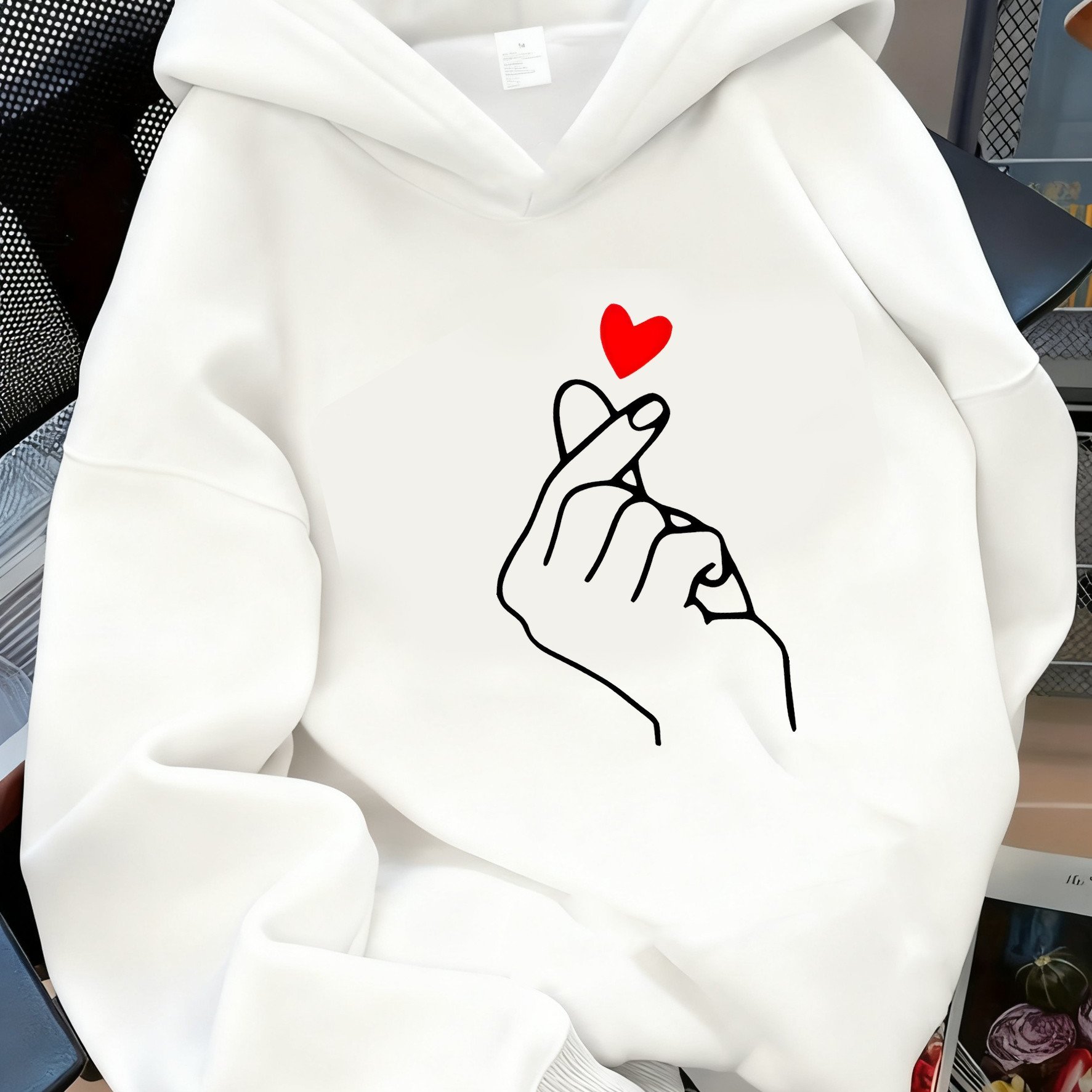 TEMU A Stylish And Minimalist Hoodie With A Heart Gesture Print, Perfect For Casual Wear, Campus Life, And Couples. This Versatile Long-sleeve