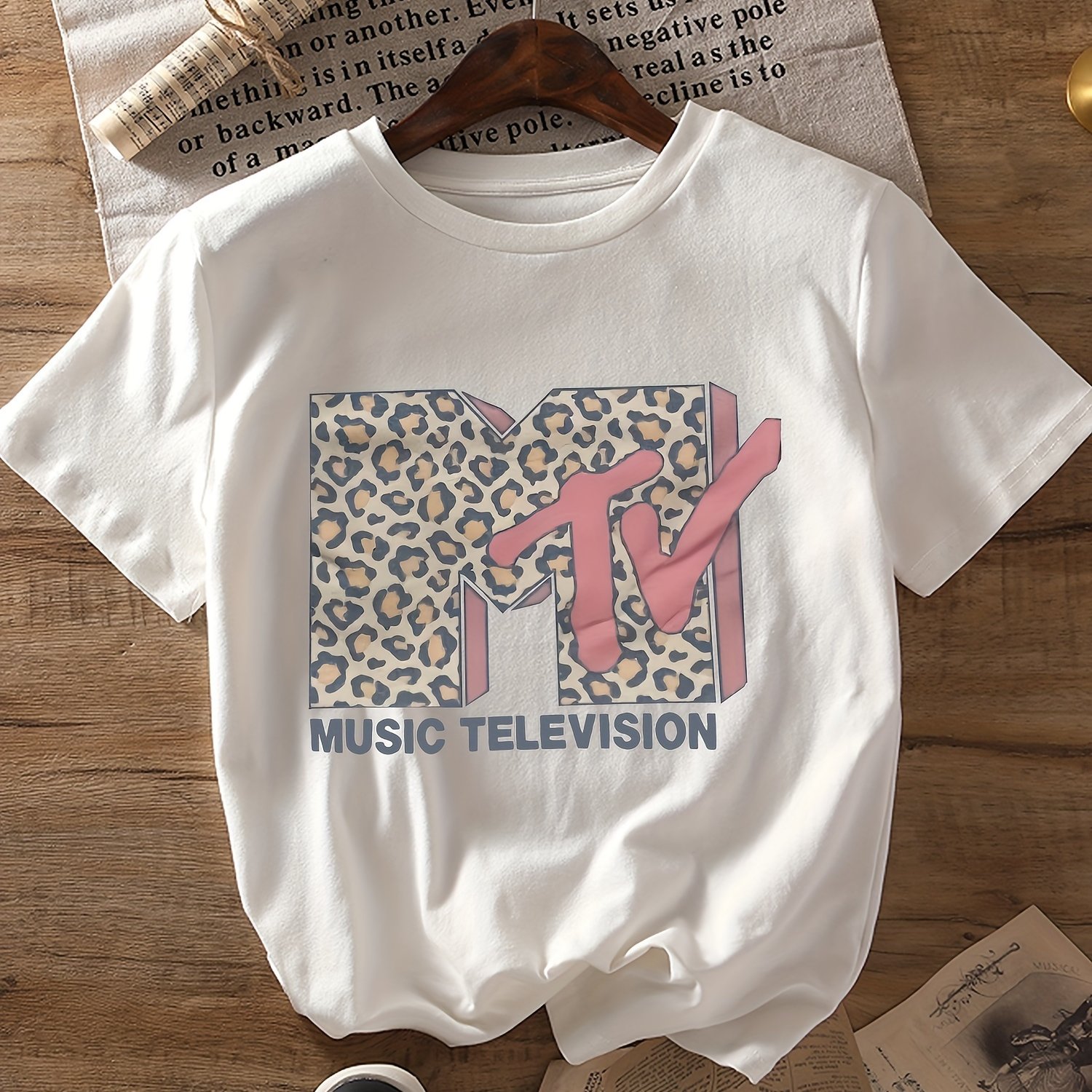 TEMU Mtv Leopard Print & Logo Graphic T-shirt - Soft Crew Neck Tee, Casual Fit, Short Sleeve, White With "mtv " Design, Wear For Women, Leopard Print Tshirt